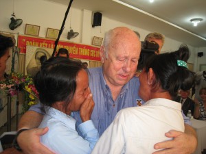 After returning their father’s commendation certificate, Derrill de Heer comforts the soldier’s two daughters. For years the family, originally from a province near Hanoi, had searched for their father’s remains. Thinking that he had died in Cambodia, they settled in Tay Ninh province near the Cambodian border. The return of his commendation certificate confirmed that he had been killed in Phuoc Tuy Province in a firefight with 1ATF.